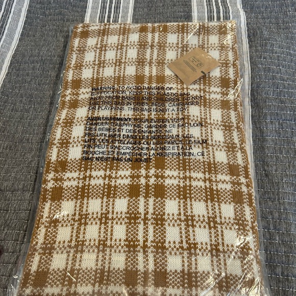 NWT Timberland Plaid Scarf in Brown and Cream - Picture 3 of 5